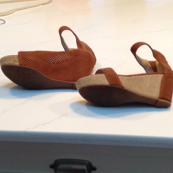 New wedge sandals suede and linen sz 7 - Picture 5 of 5
